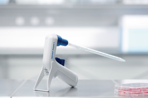 Eppendorf Easypet 3 met toebehoren
