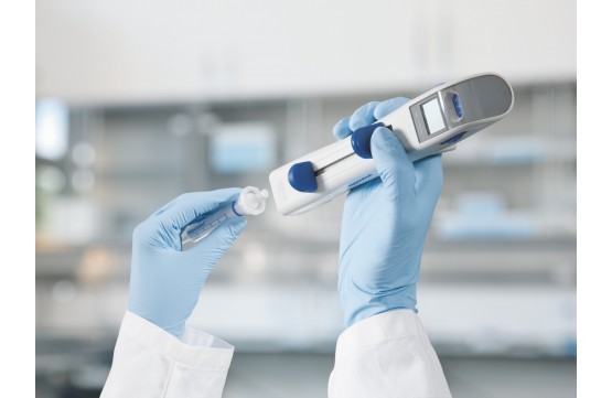 Eppendorf Multipette M4 met houder