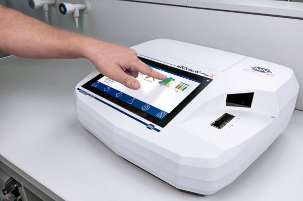 NANOCOLOR UV/VIS II spectrofotometer